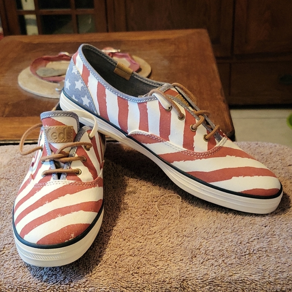 PATRIOTIC KEDS Size 11M Red,white and Blue/w stars.Authentic Keds